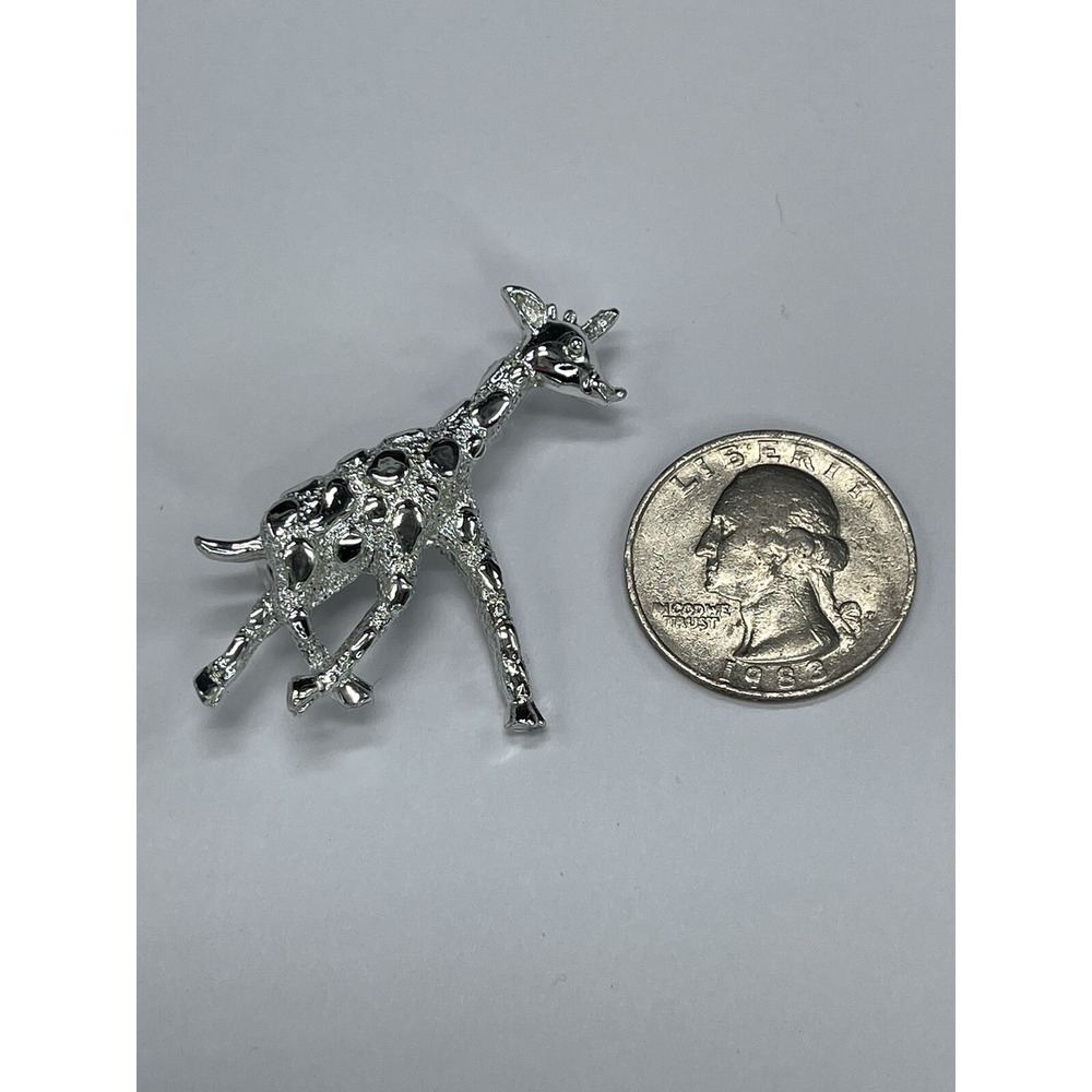 Vintage Gerrys Giraffe Animal Silver-Tone Brooch Pin